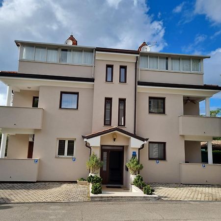 Apartments Krizine Ουμάγκ Εξωτερικό φωτογραφία