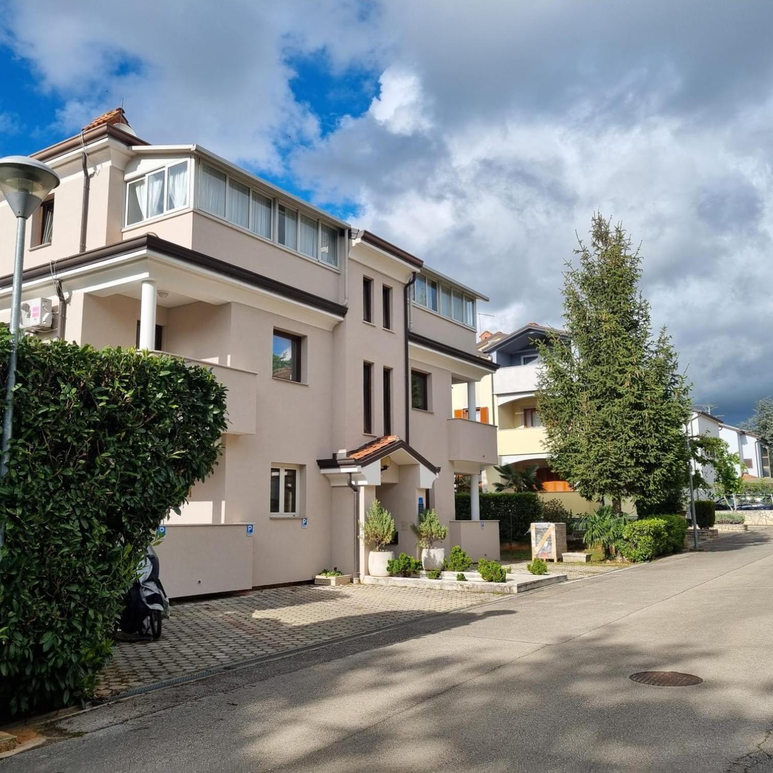 Apartments Krizine Ουμάγκ Εξωτερικό φωτογραφία